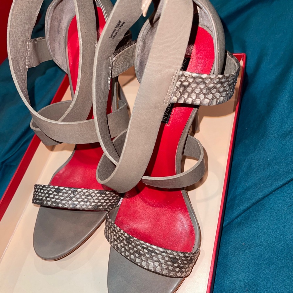 Charles Jourdan Gia Sandal in Taupe. - Picture 5 of 7